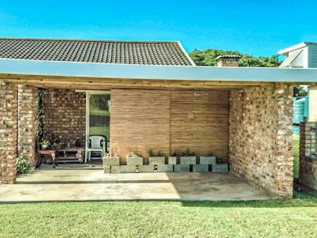 Boknesstrand self - catering accommodation garden cottage-studio apartment minutes from the beach, shops and all Sunshine Coast Eastern Cape tourist destin view 4