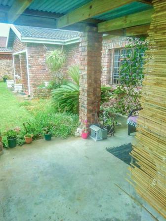 Boknesstrand self - catering accommodation garden cottage-studio apartment minutes from the beach, shops and all Sunshine Coast Eastern Cape tourist destin view 3