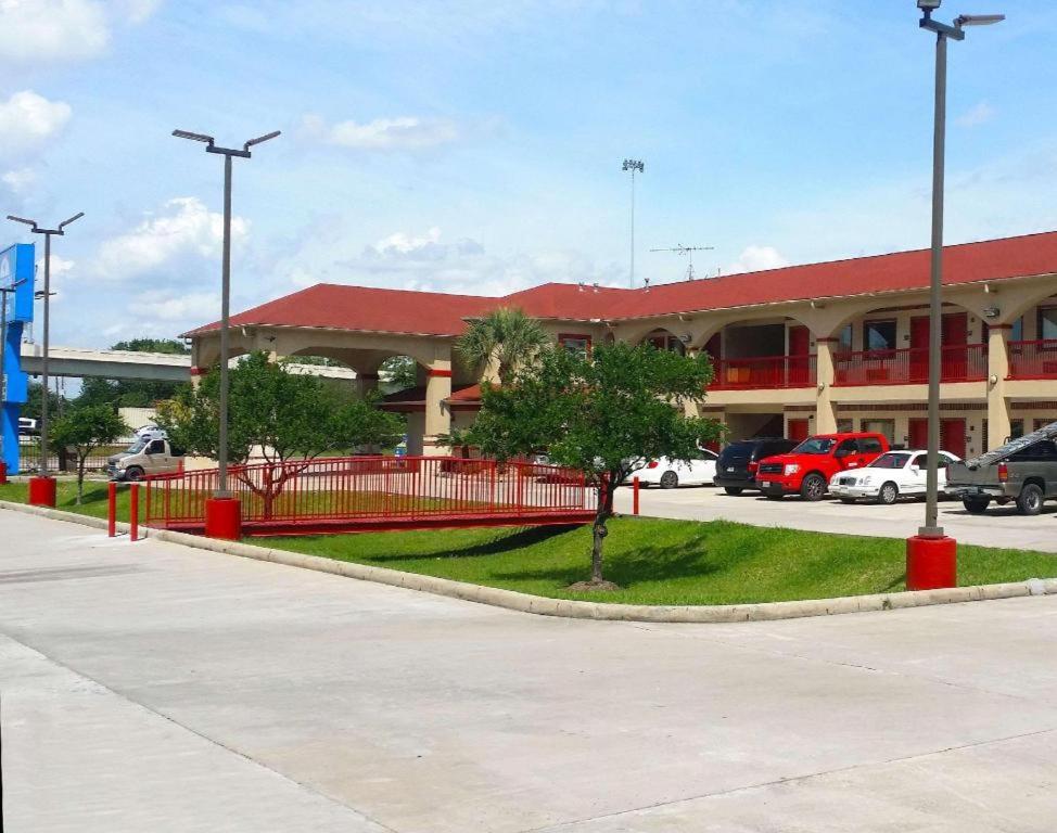 Americas Best Value Inn & Suites Houston NE