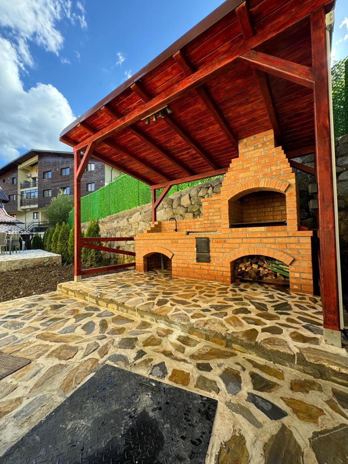 Ollie's Mountain Chalet