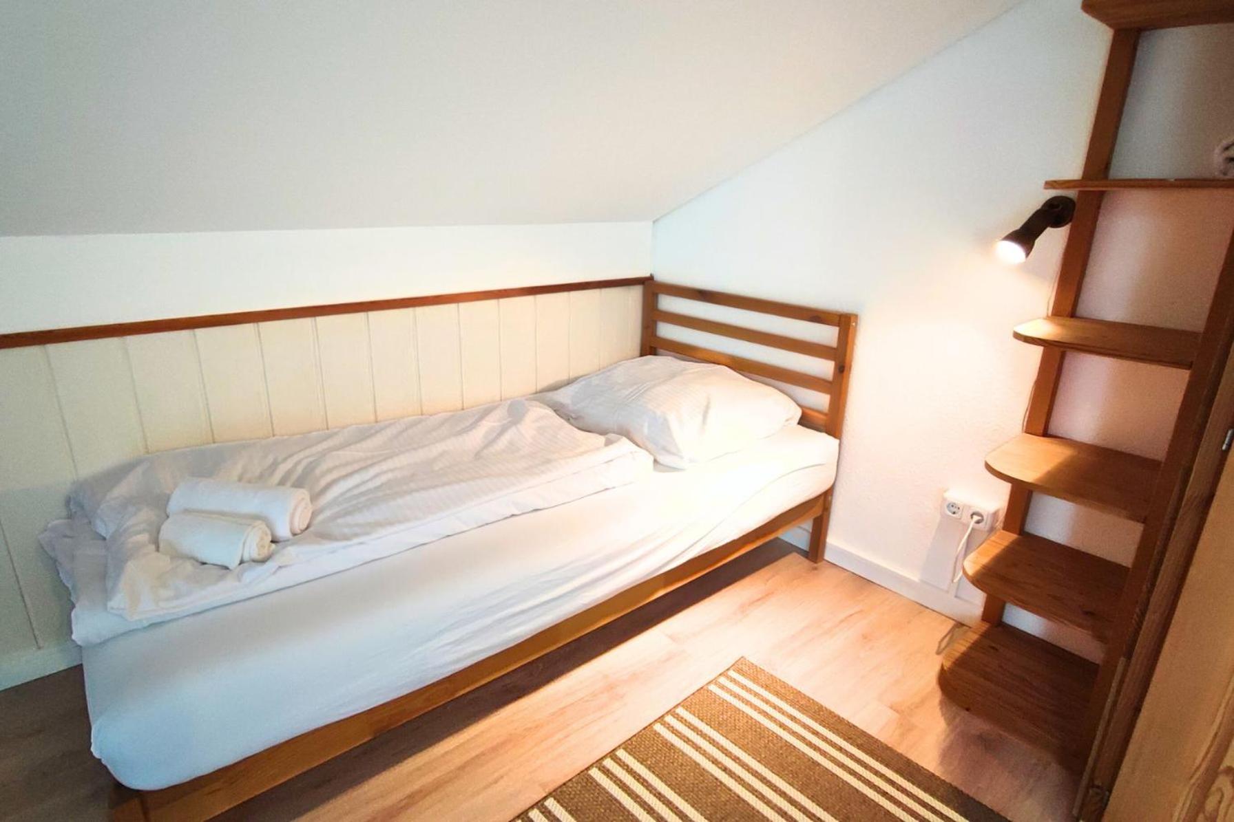 Monteursunterkunft Straßlach- Fitters' accommodation with shared Kitchen & Garden