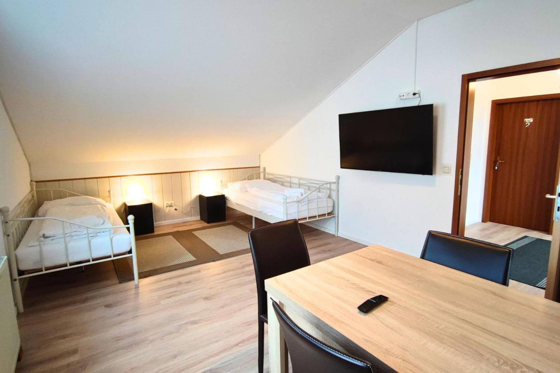 Monteursunterkunft Straßlach- Fitters' accommodation with shared Kitchen & Garden