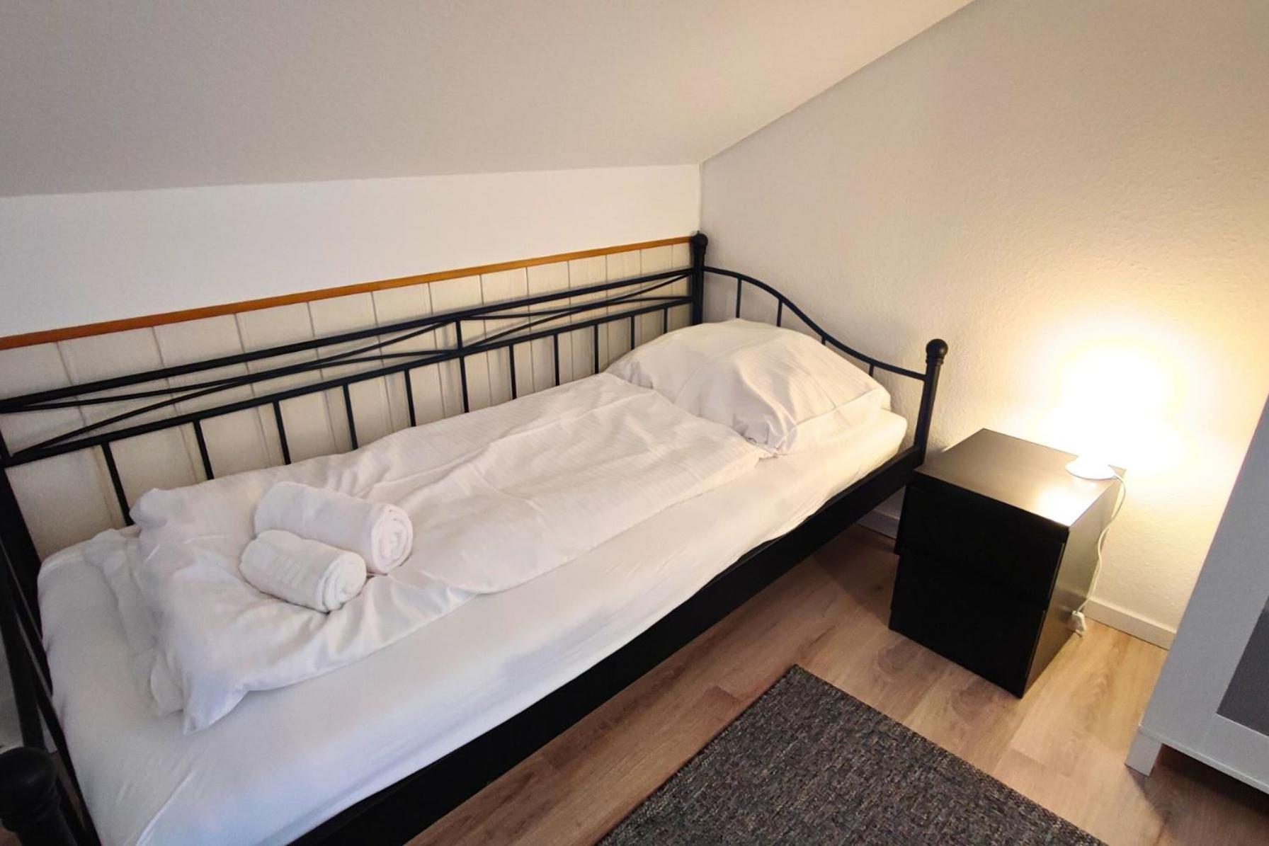 Monteursunterkunft Straßlach- Fitters' accommodation with shared Kitchen & Garden