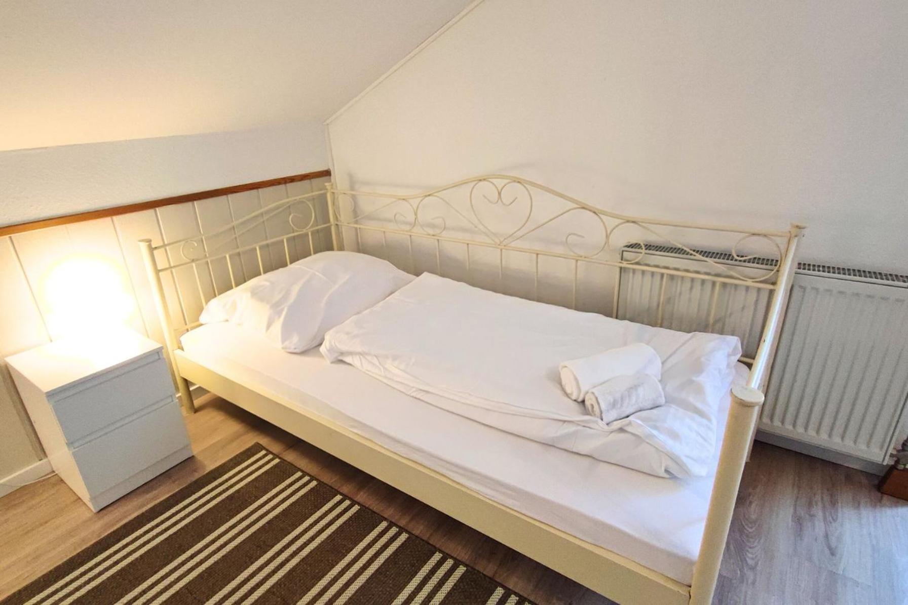 Monteursunterkunft Straßlach- Fitters' accommodation with shared Kitchen & Garden