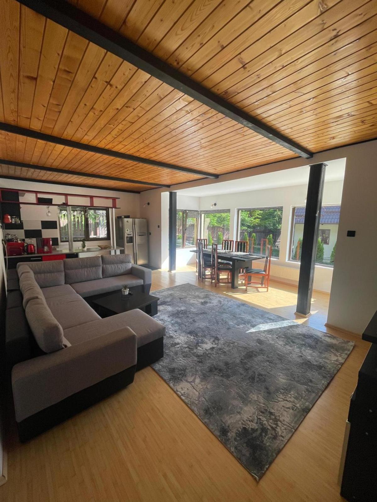 Ollie's Mountain Chalet