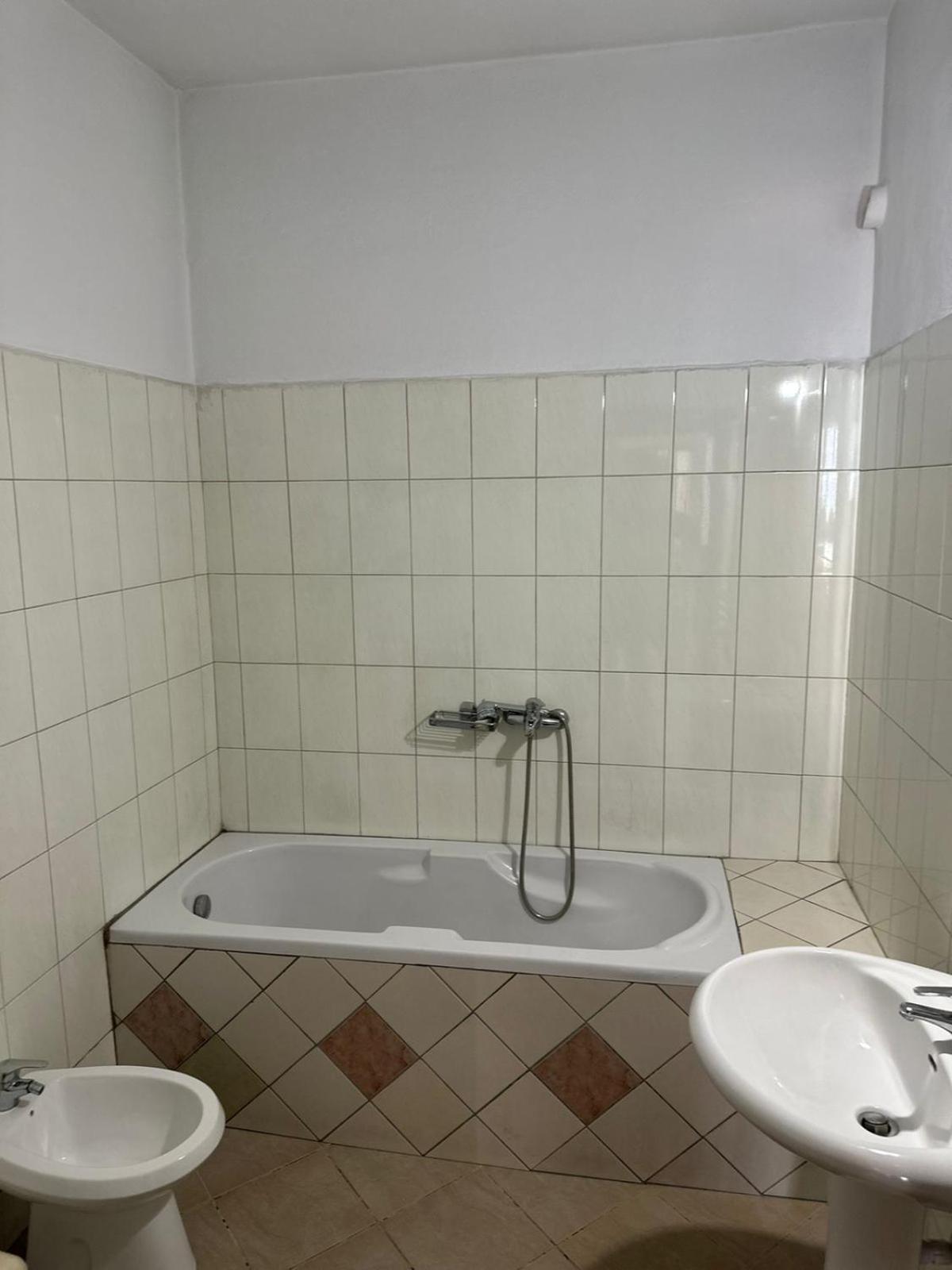 Beach Front Apartment free rooftop pool access