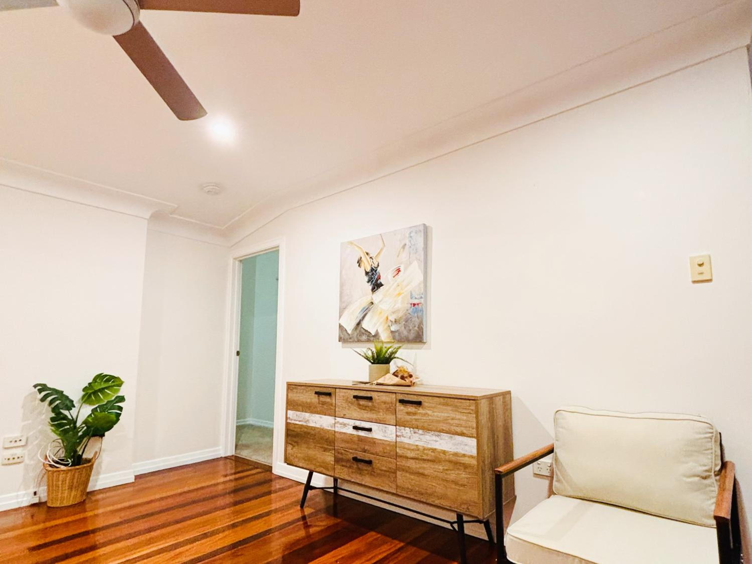 Elegant Villa Near Shopping Mall