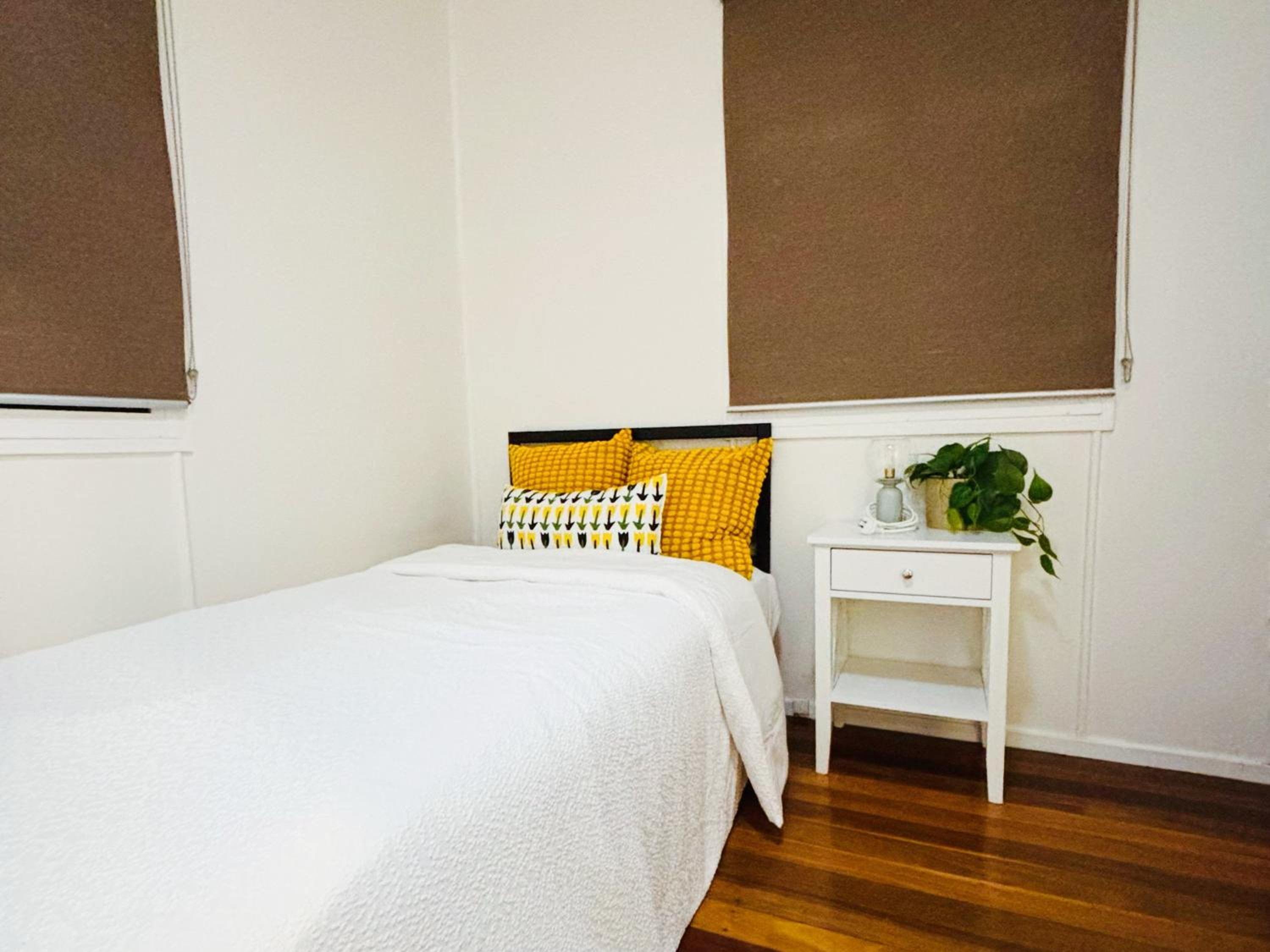 Elegant Villa Near Shopping Mall