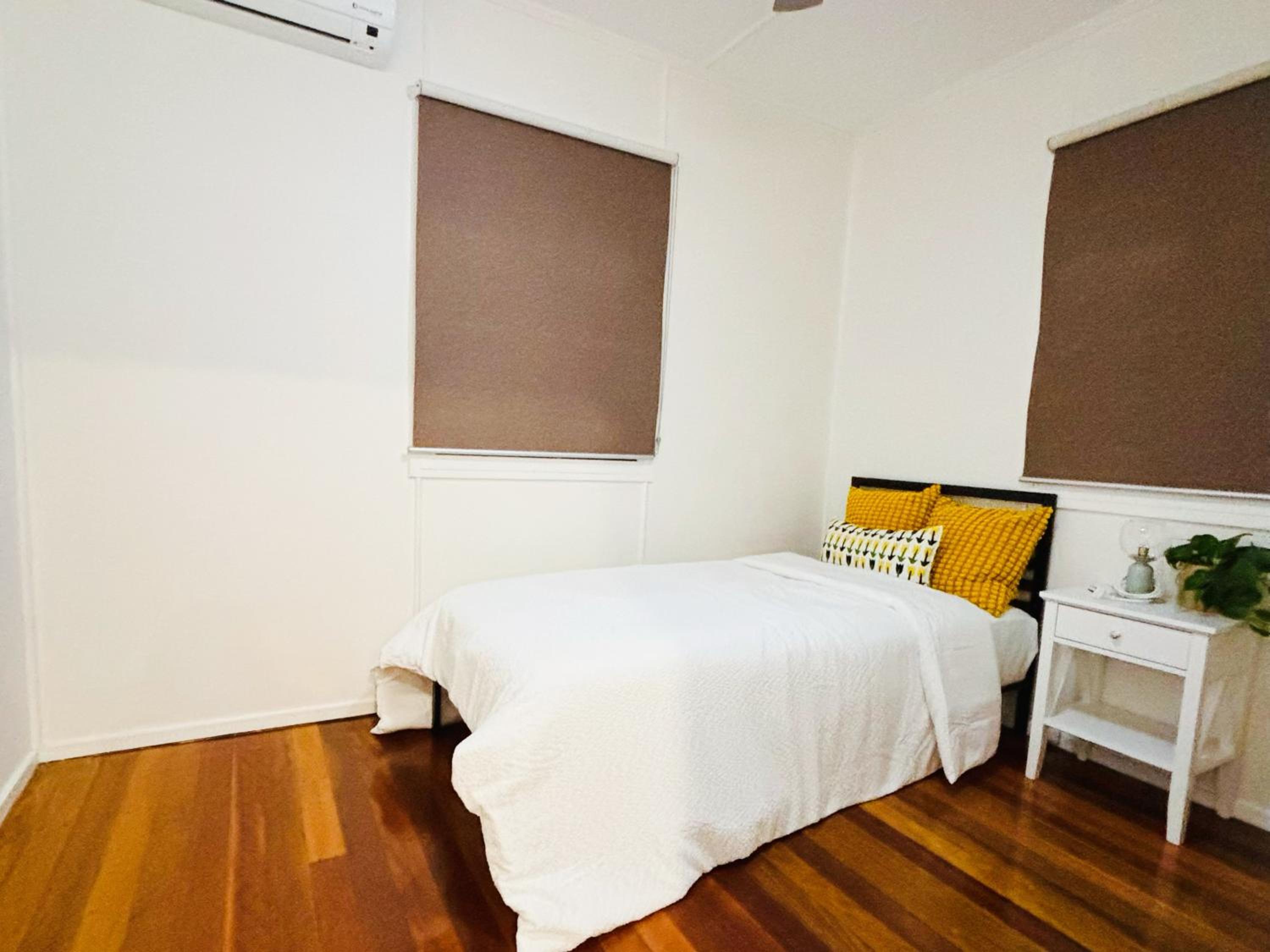 Elegant Villa Near Shopping Mall