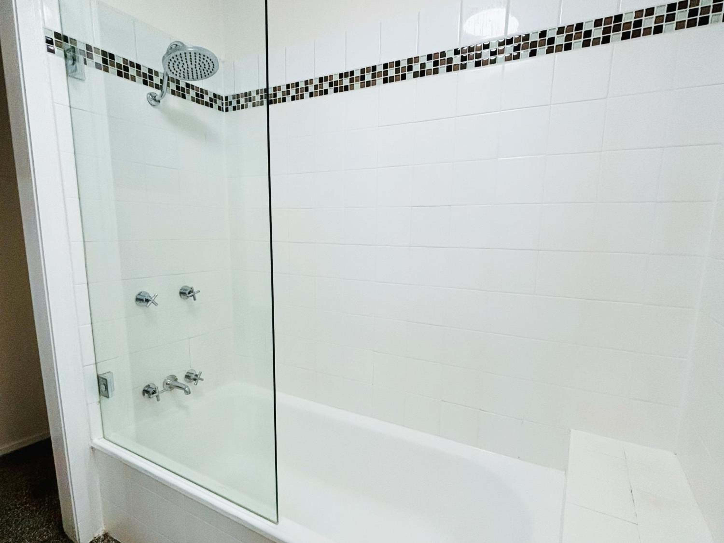Elegant Villa Near Shopping Mall