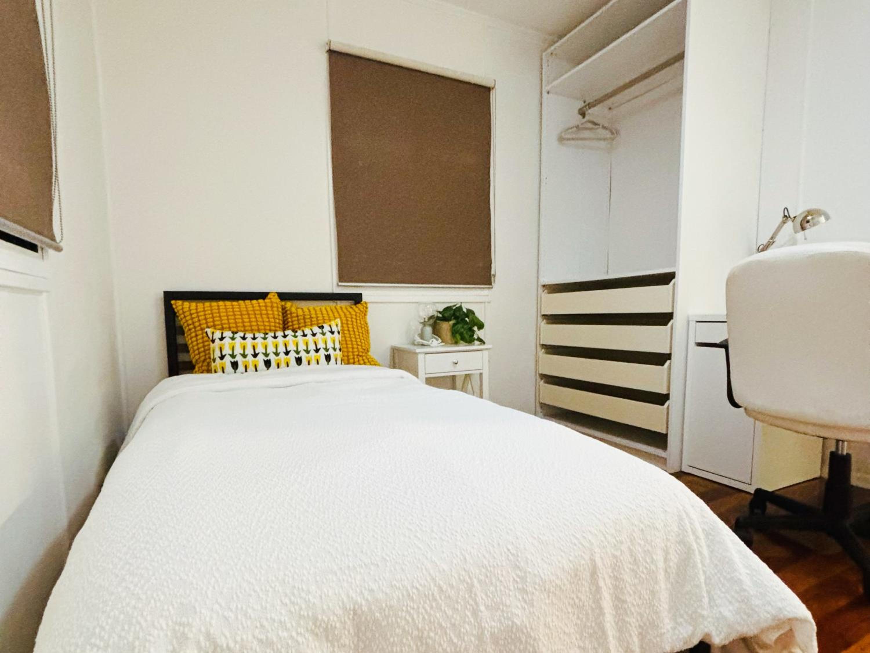 Elegant Villa Near Shopping Mall