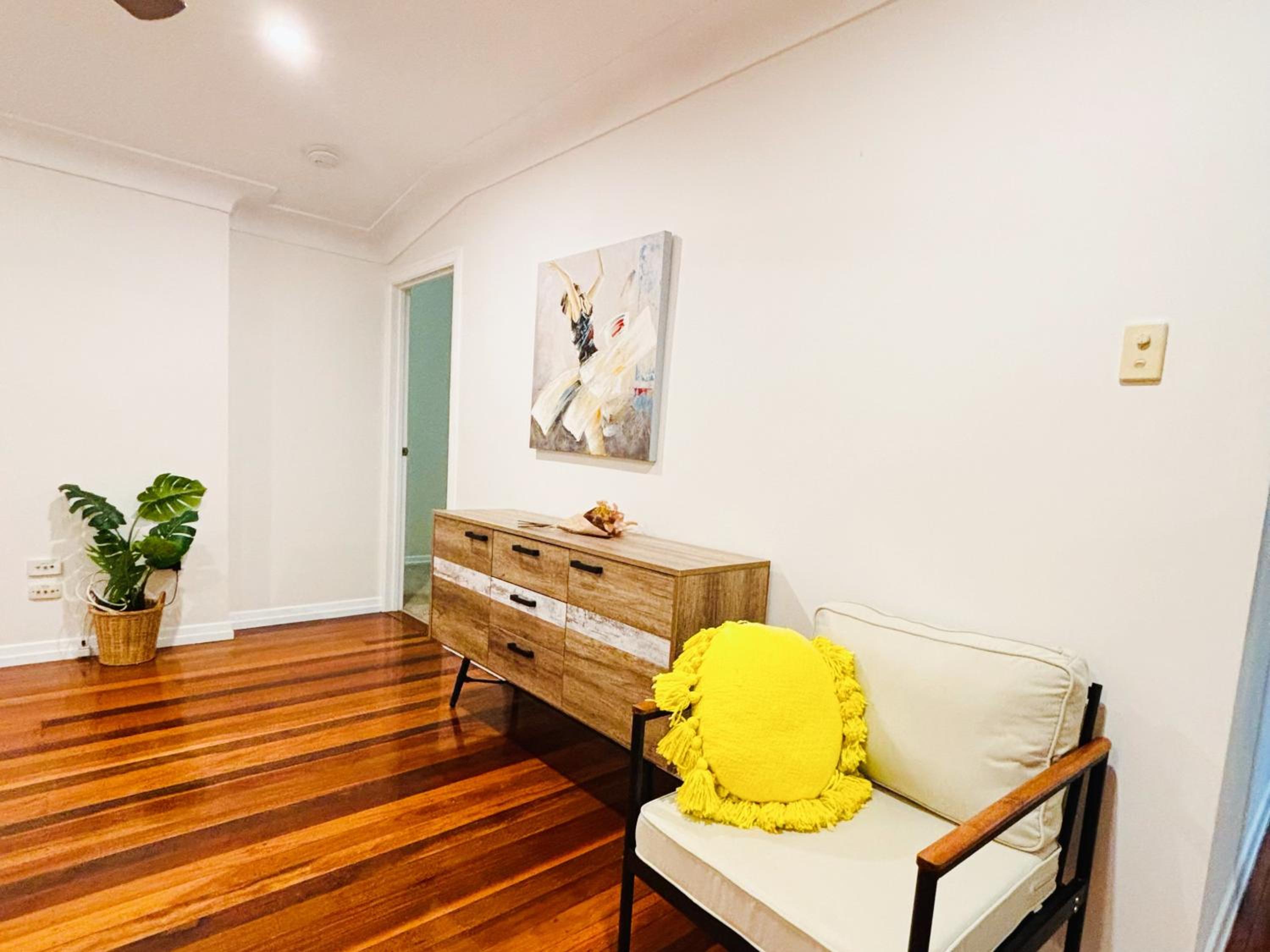 Elegant Villa Near Shopping Mall