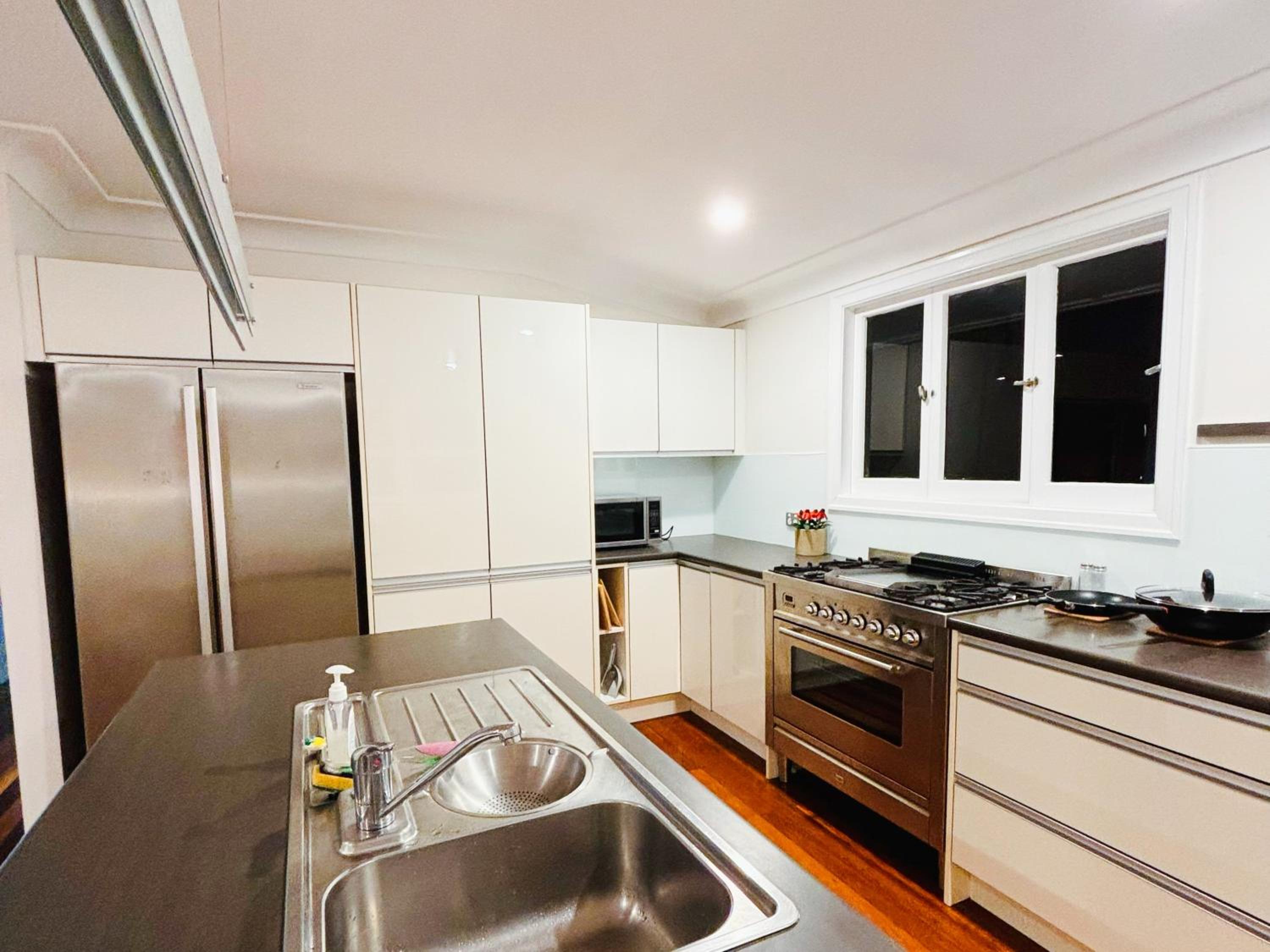 Elegant Villa Near Shopping Mall