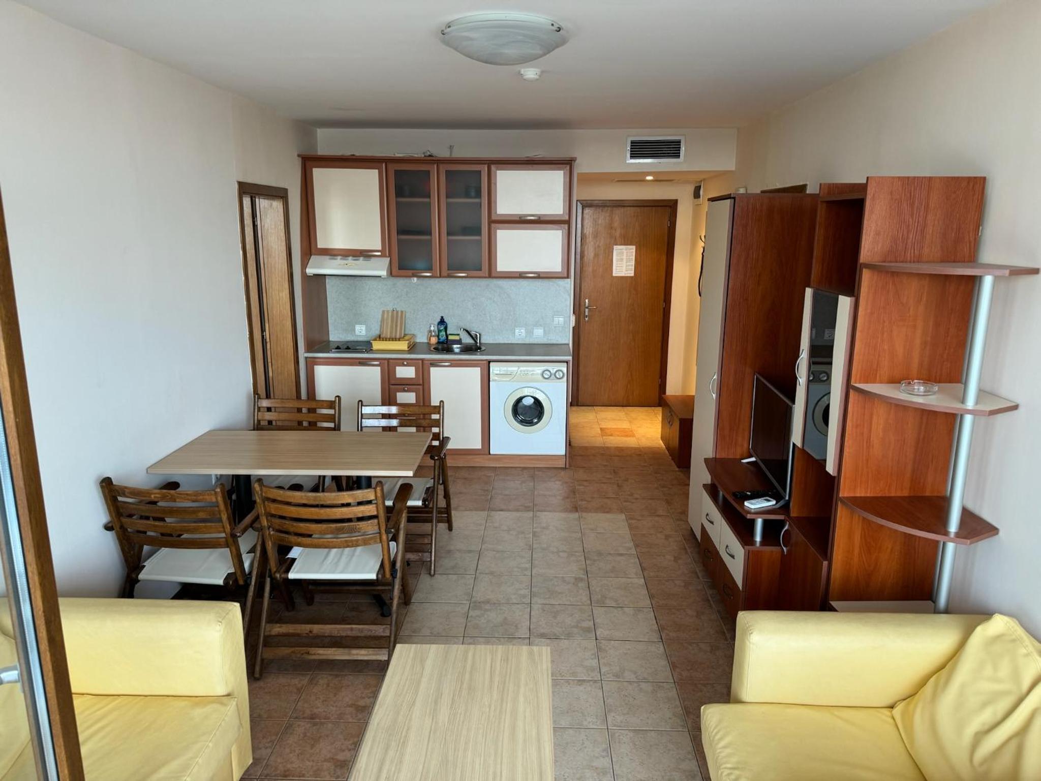 Spacious Beachfront Apartment - Kaya