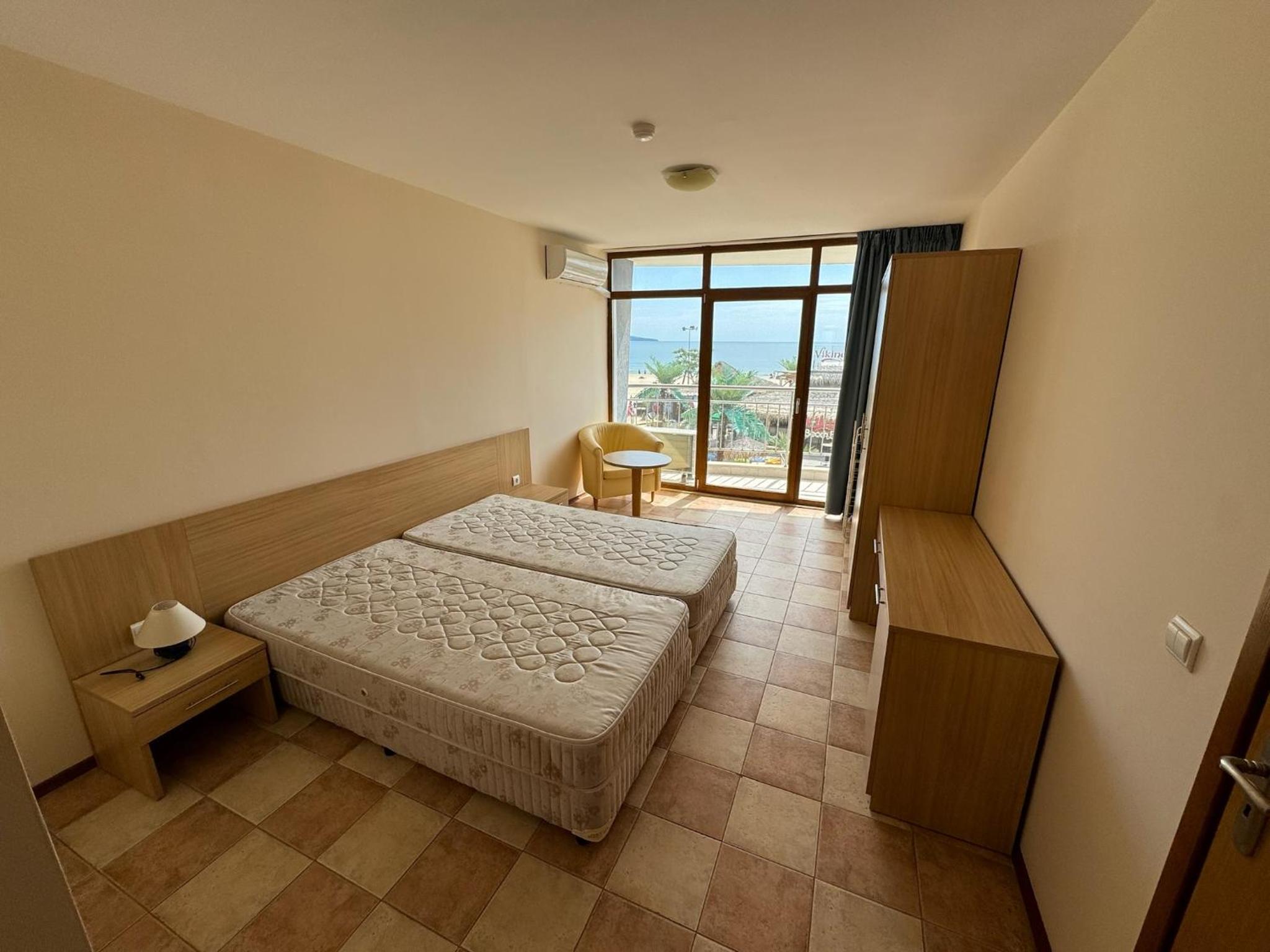 Spacious Beachfront Apartment - Kaya