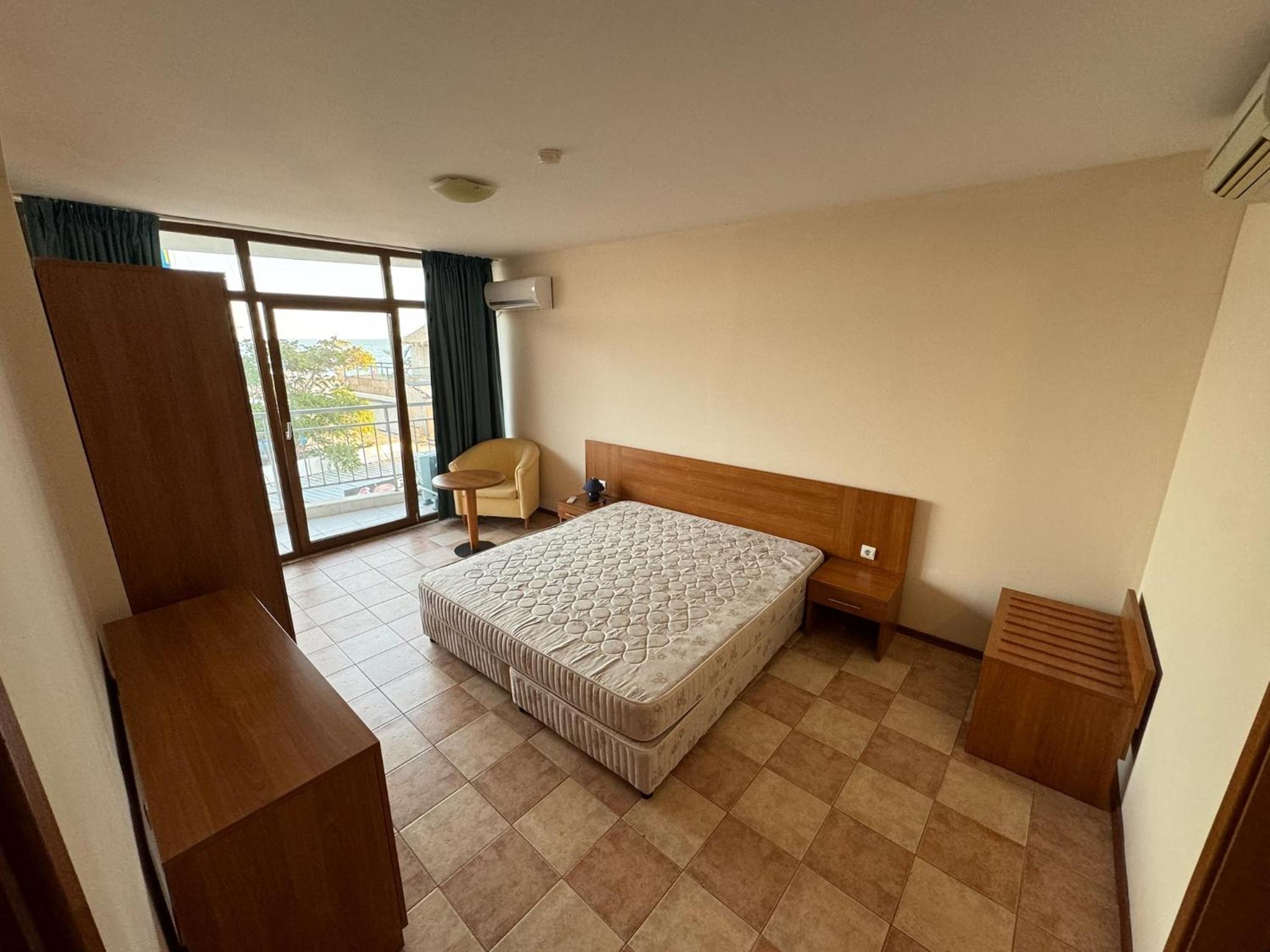 Spacious Beachfront Apartment - Kaya