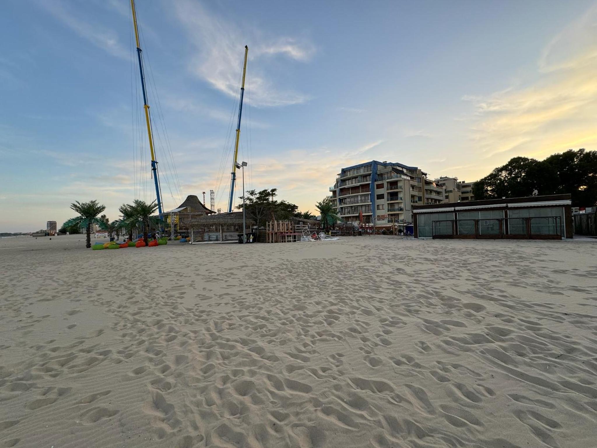 Spacious Beachfront Apartment - Kaya