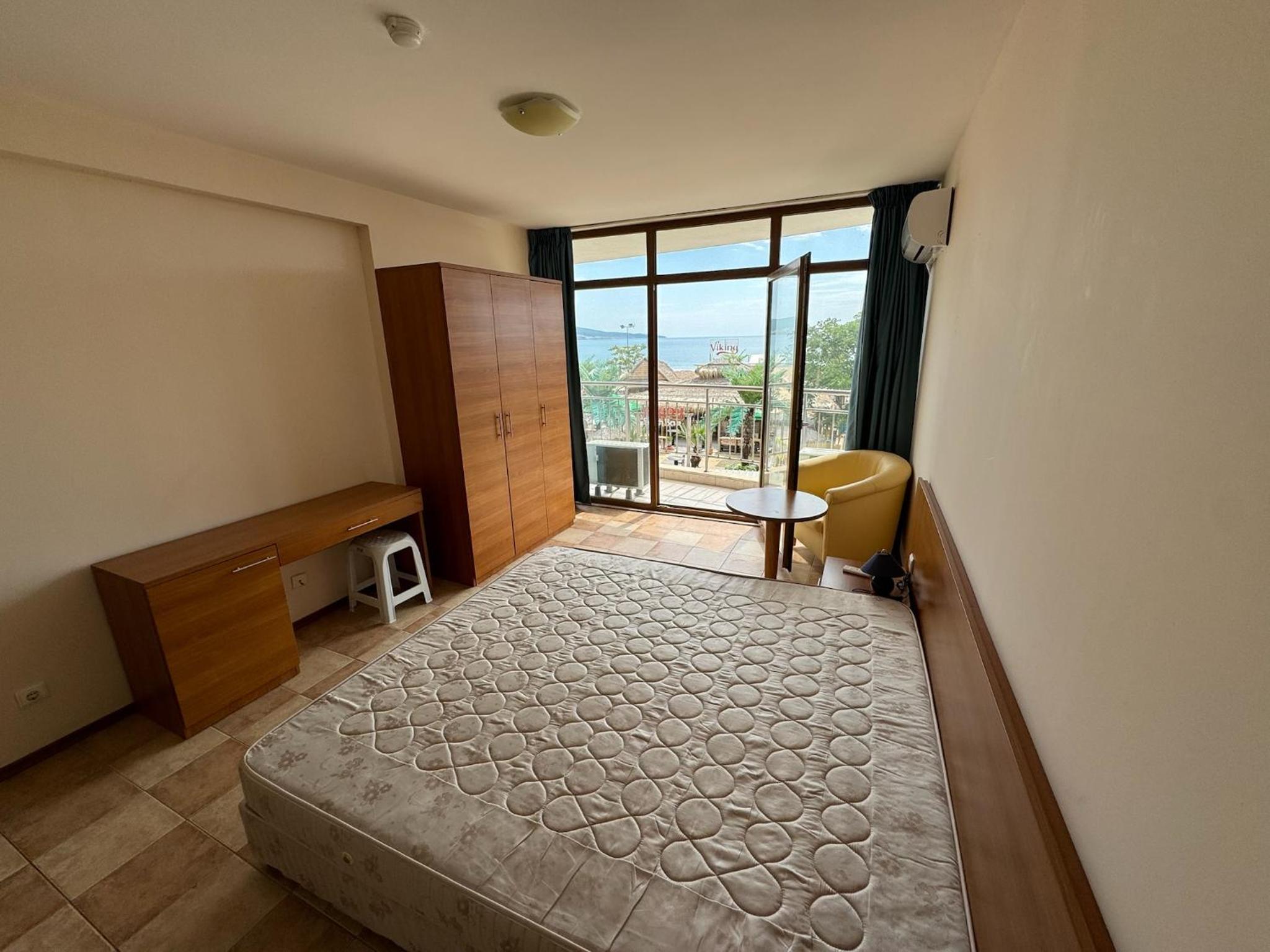 Spacious Beachfront Apartment - Kaya