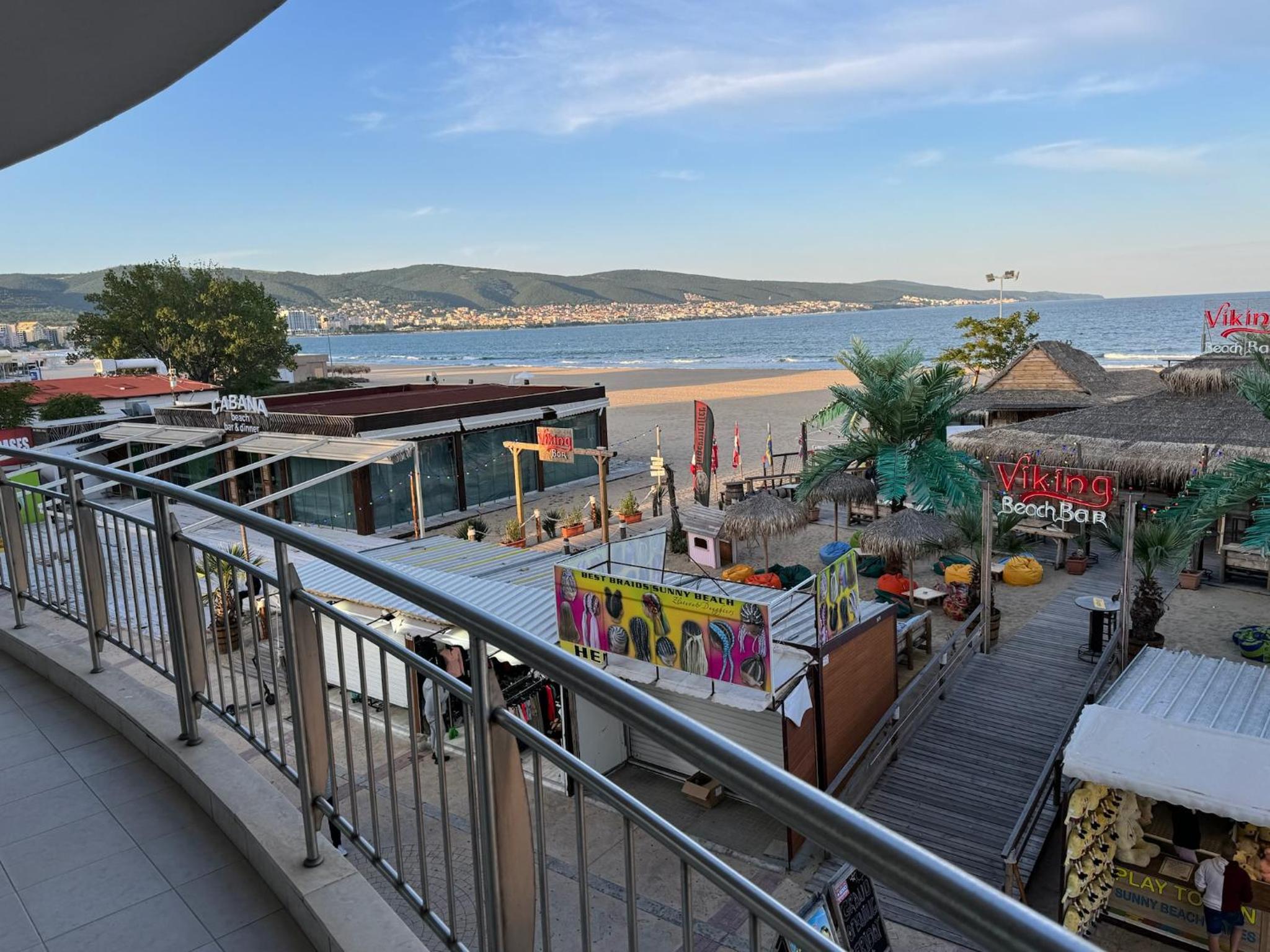 Spacious Beachfront Apartment - Kaya