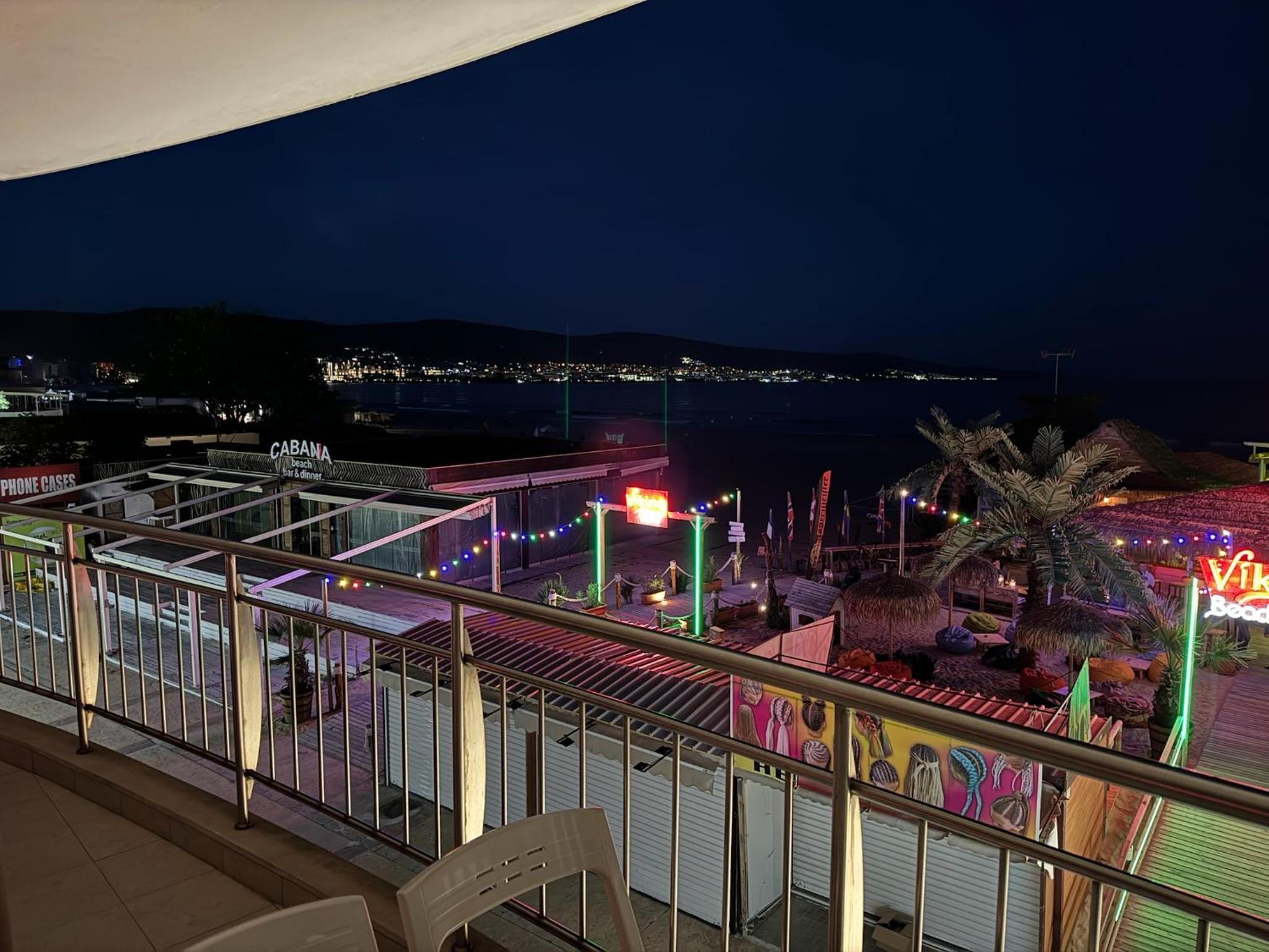 Spacious Beachfront Apartment - Kaya