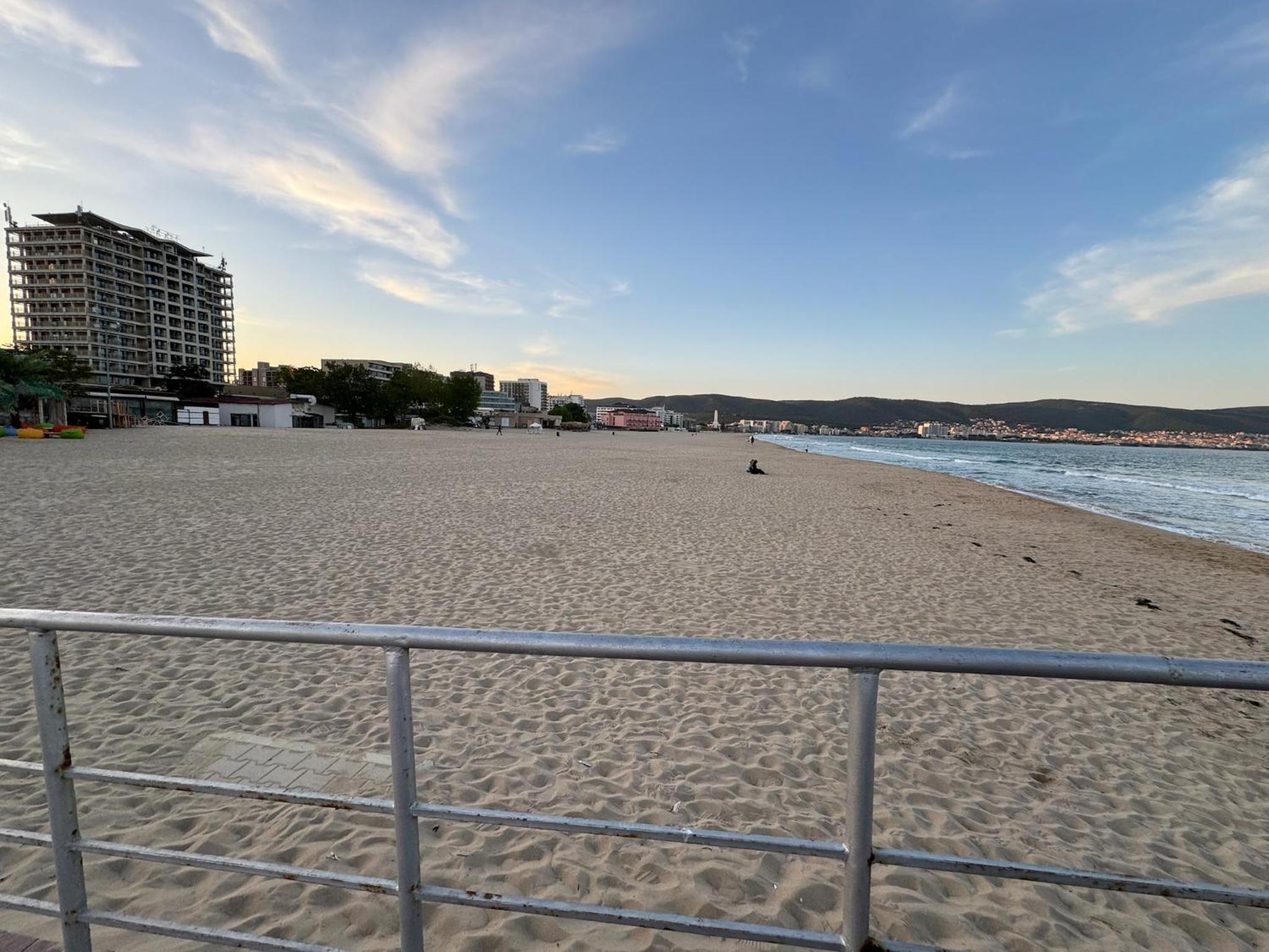 Spacious Beachfront Apartment - Kaya