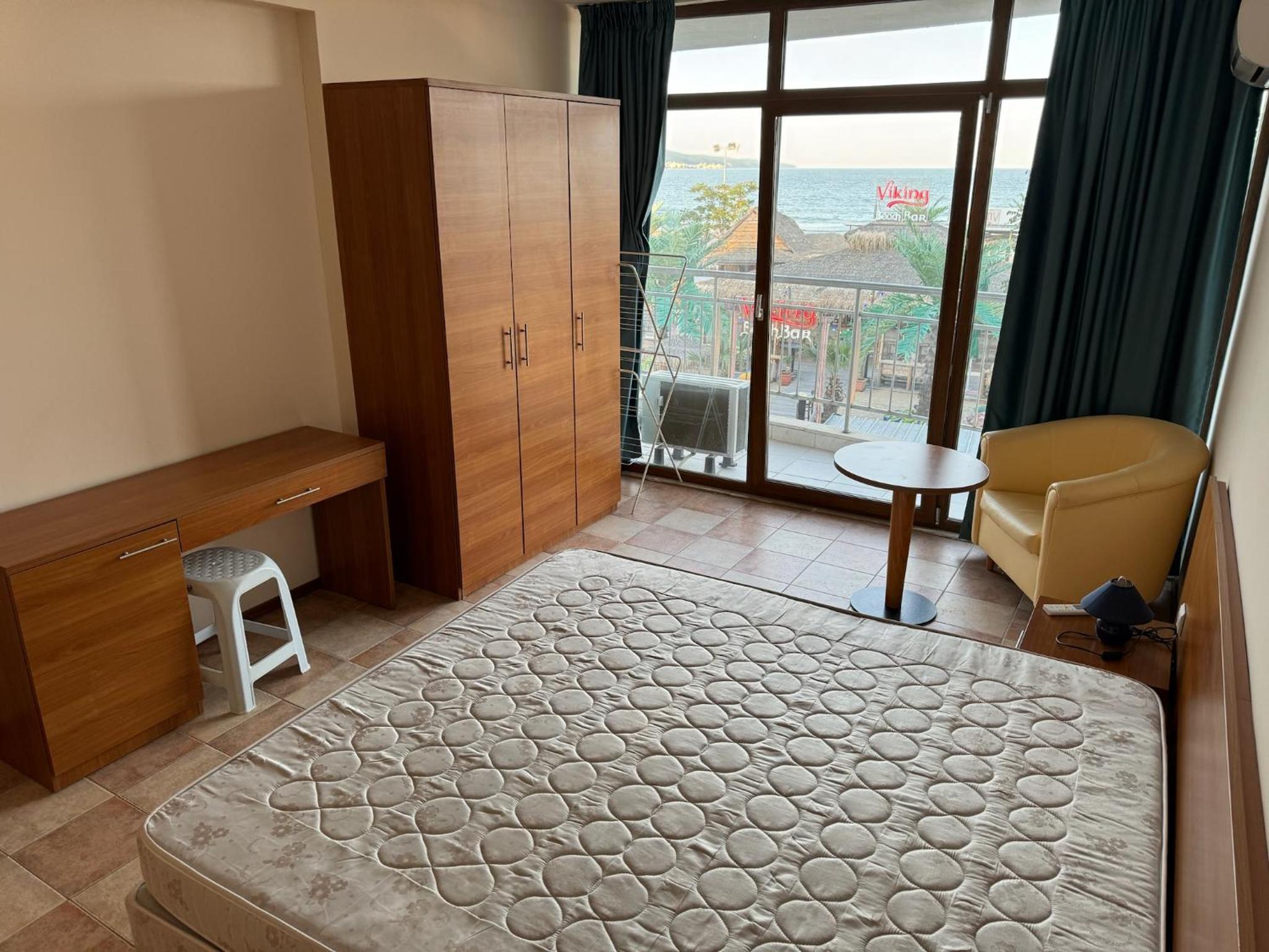 Spacious Beachfront Apartment - Kaya