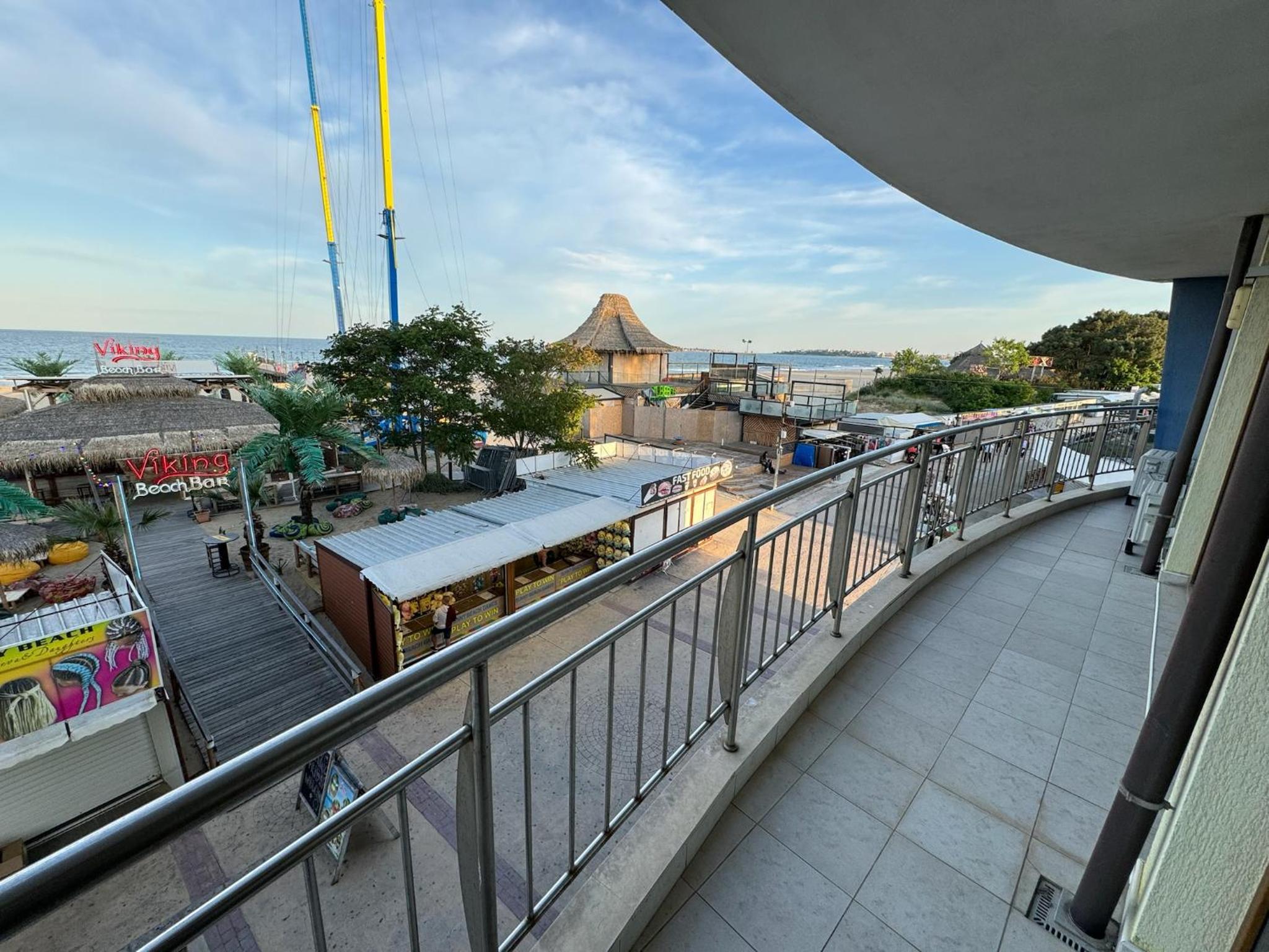 Spacious Beachfront Apartment - Kaya