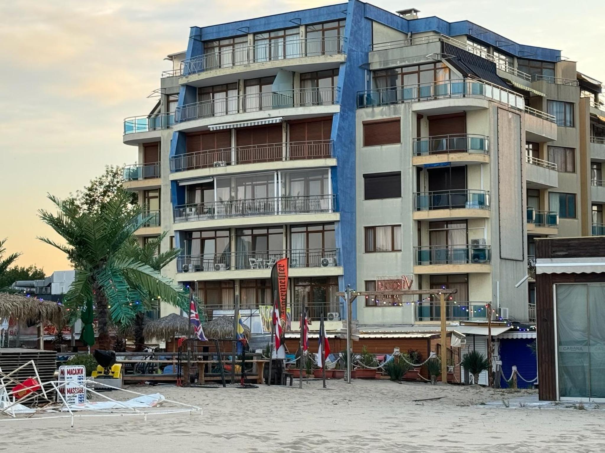 Spacious Beachfront Apartment - Kaya
