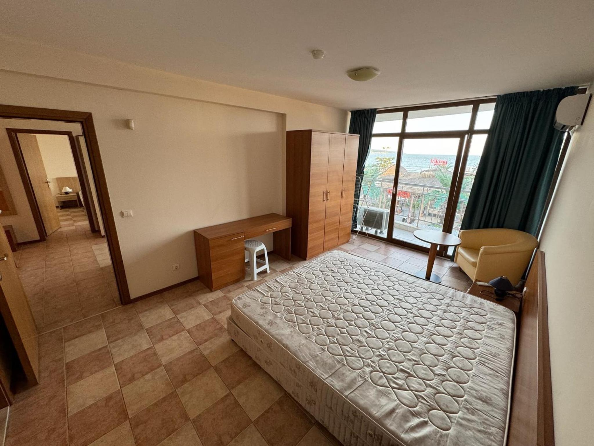 Spacious Beachfront Apartment - Kaya