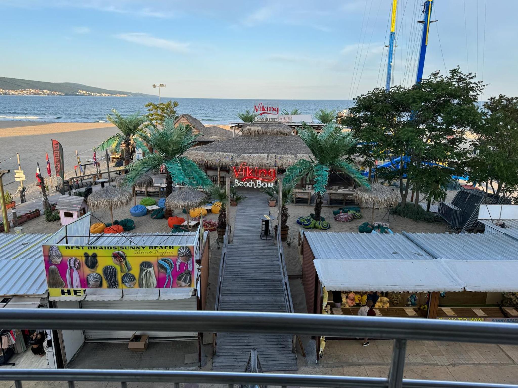 Spacious Beachfront Apartment - Kaya