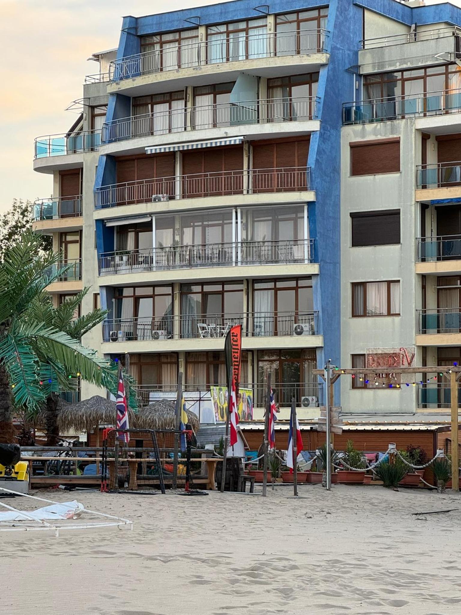 Spacious Beachfront Apartment - Kaya