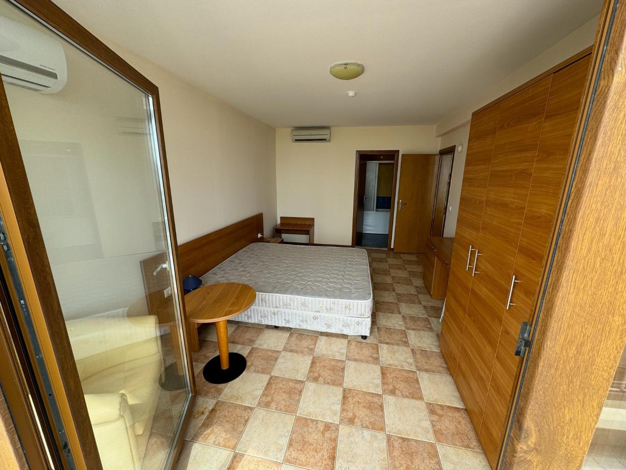 Spacious Beachfront Apartment - Kaya