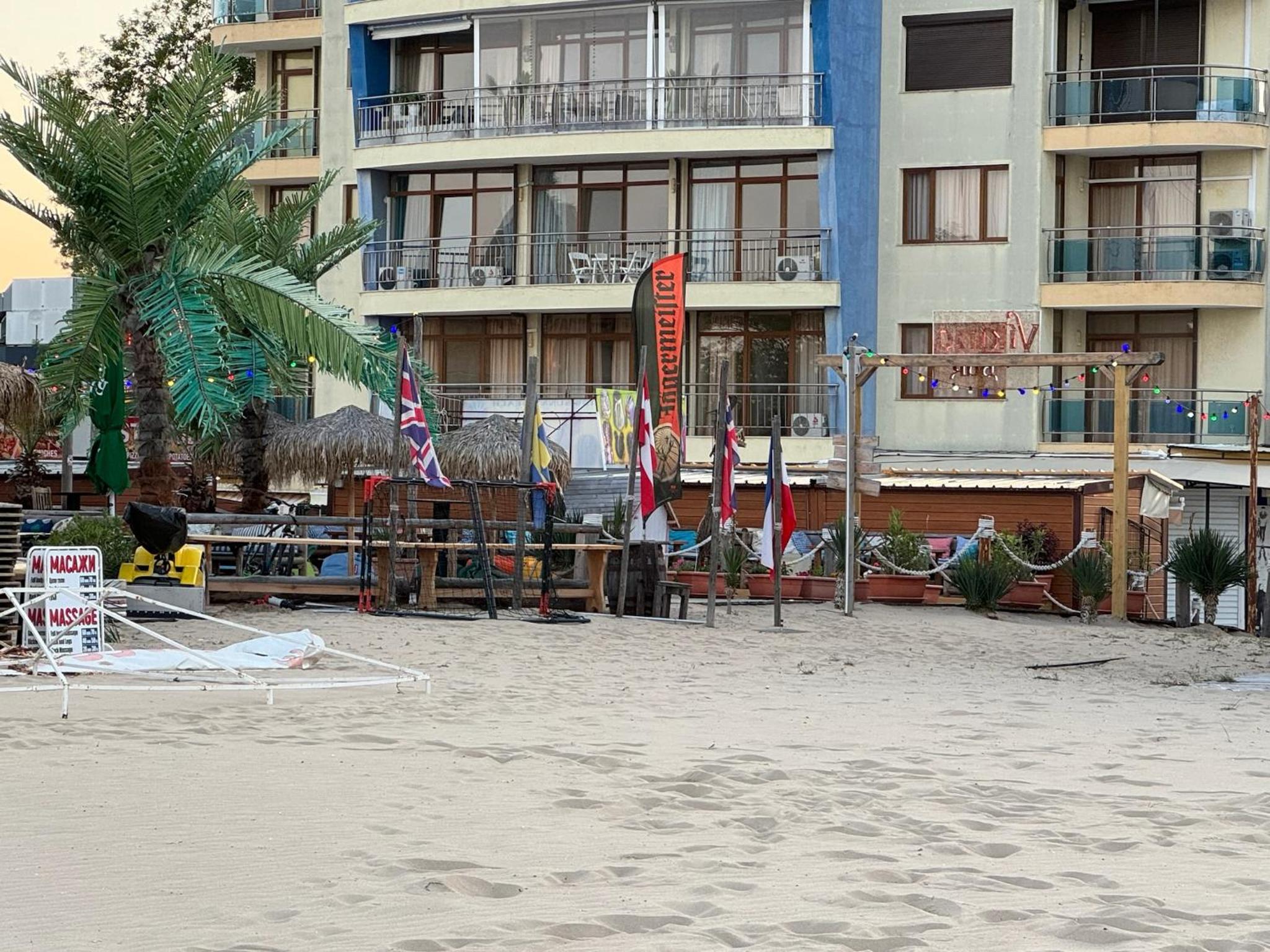Spacious Beachfront Apartment - Kaya