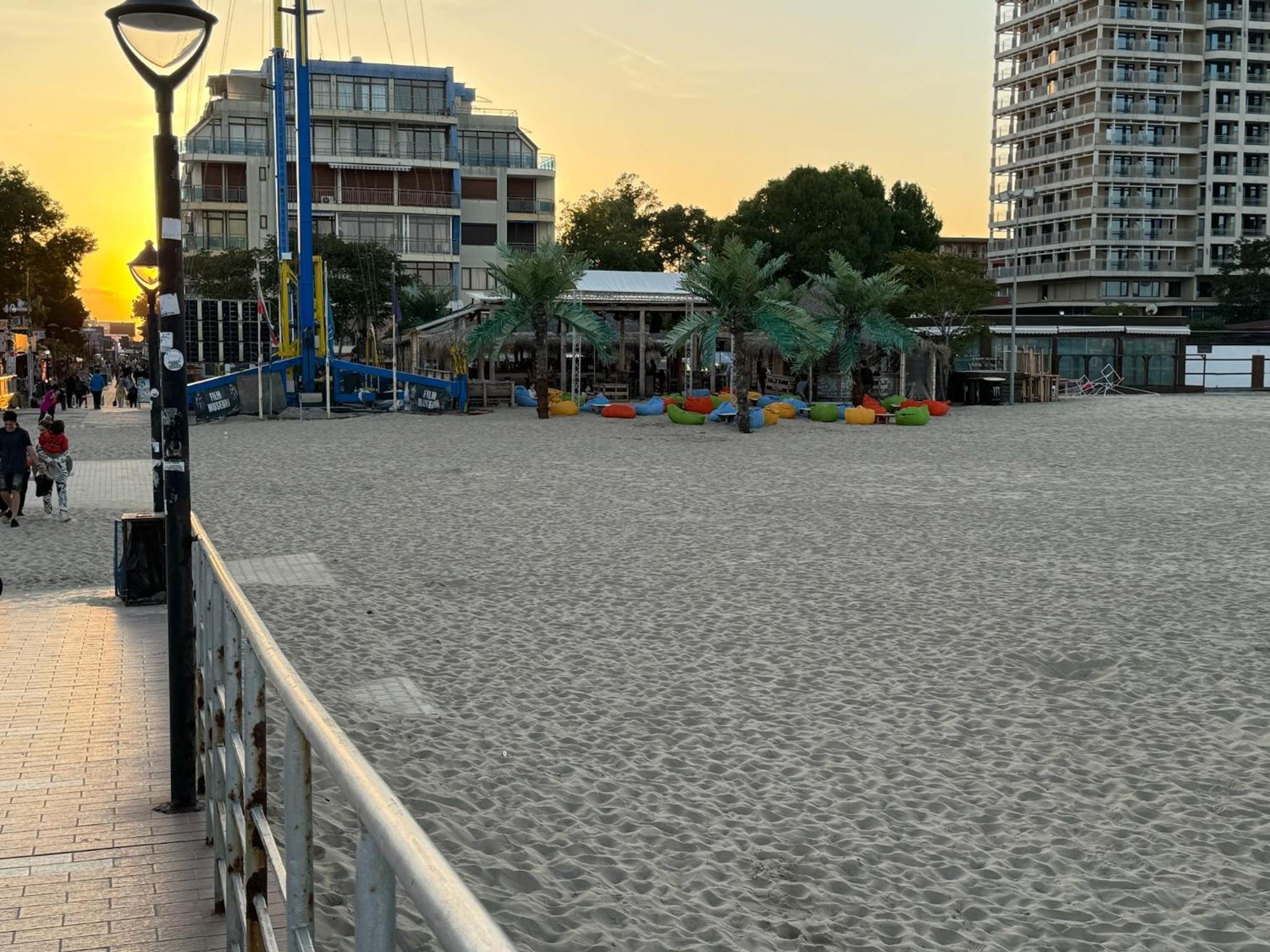 Spacious Beachfront Apartment - Kaya