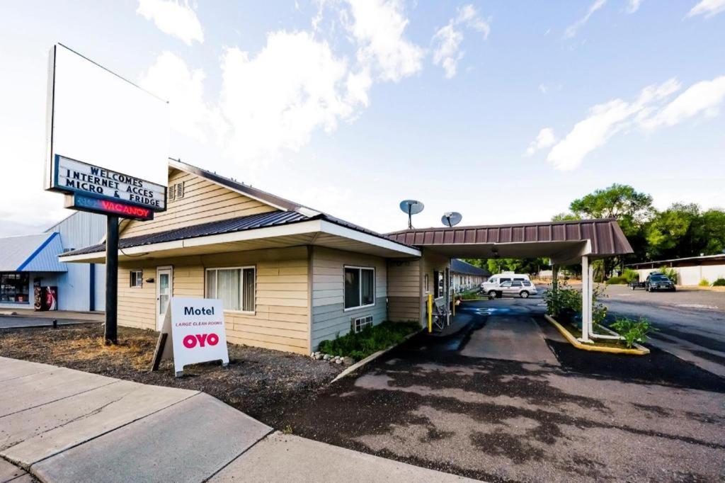 OYO Riverside Inn John Day OR view 2