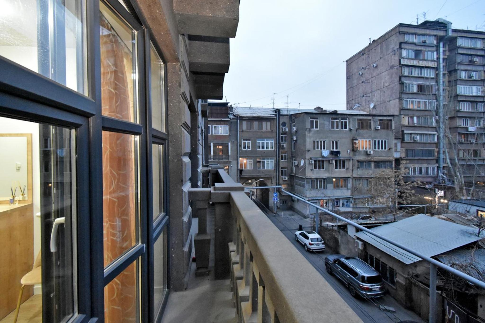 Koghbatsi street, 1 room Euro Renovated apartment nearby Republic square KO1622