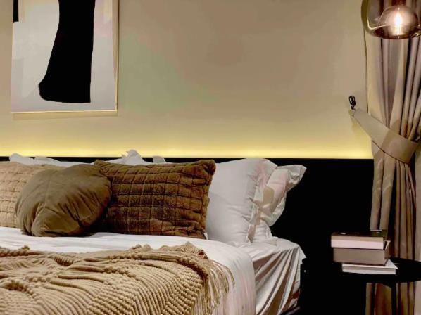 Quill Residence Luxury 3Pax Designer Suite by Hausome