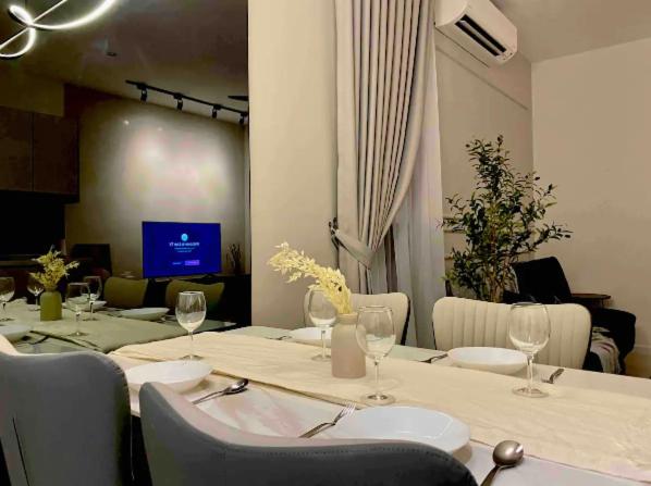 Quill Residence Luxury 3Pax Designer Suite by Hausome