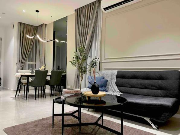 Quill Residence Luxury 3Pax Designer Suite by Hausome