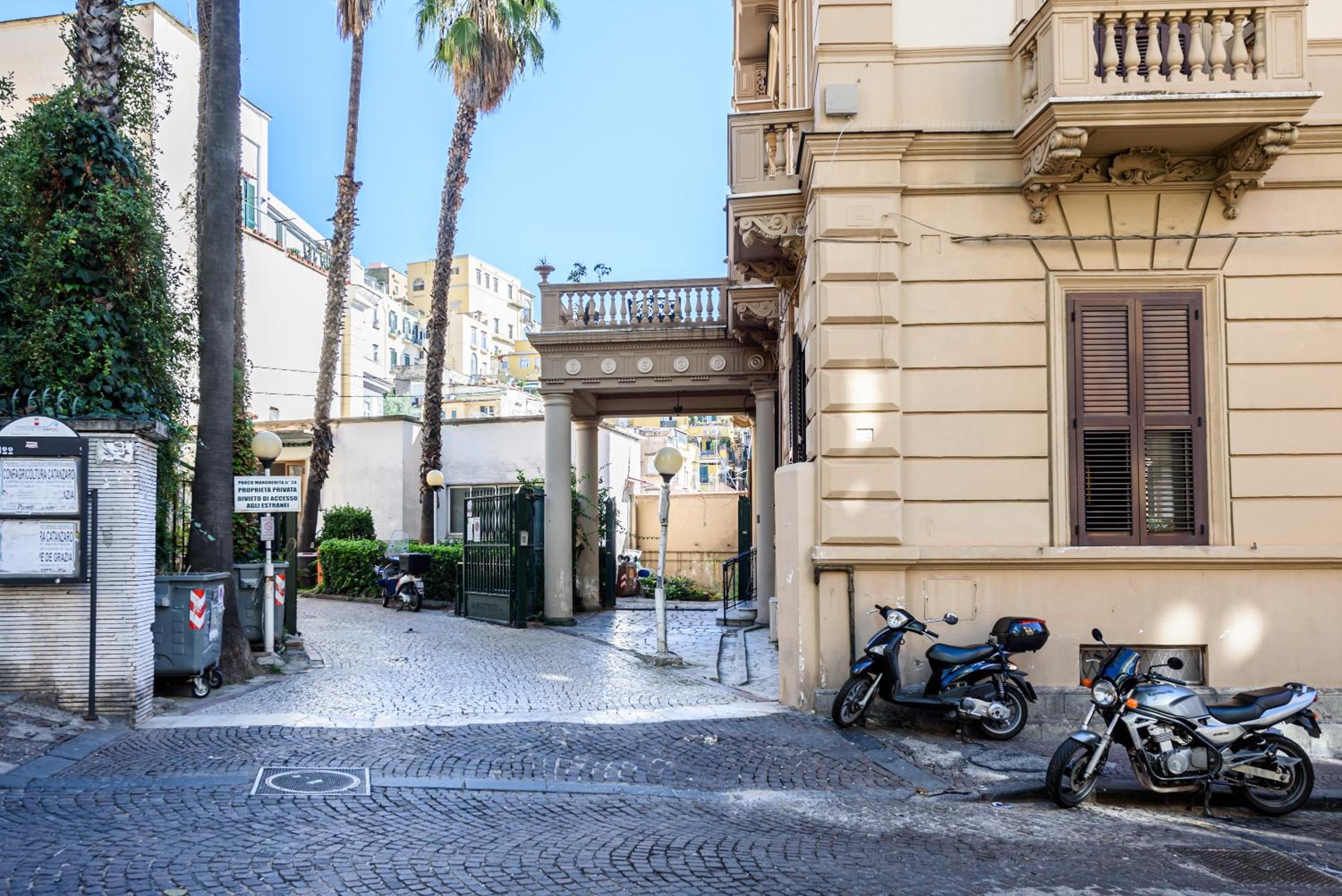 Via del Parco Margherita 24 — Naples photo 2