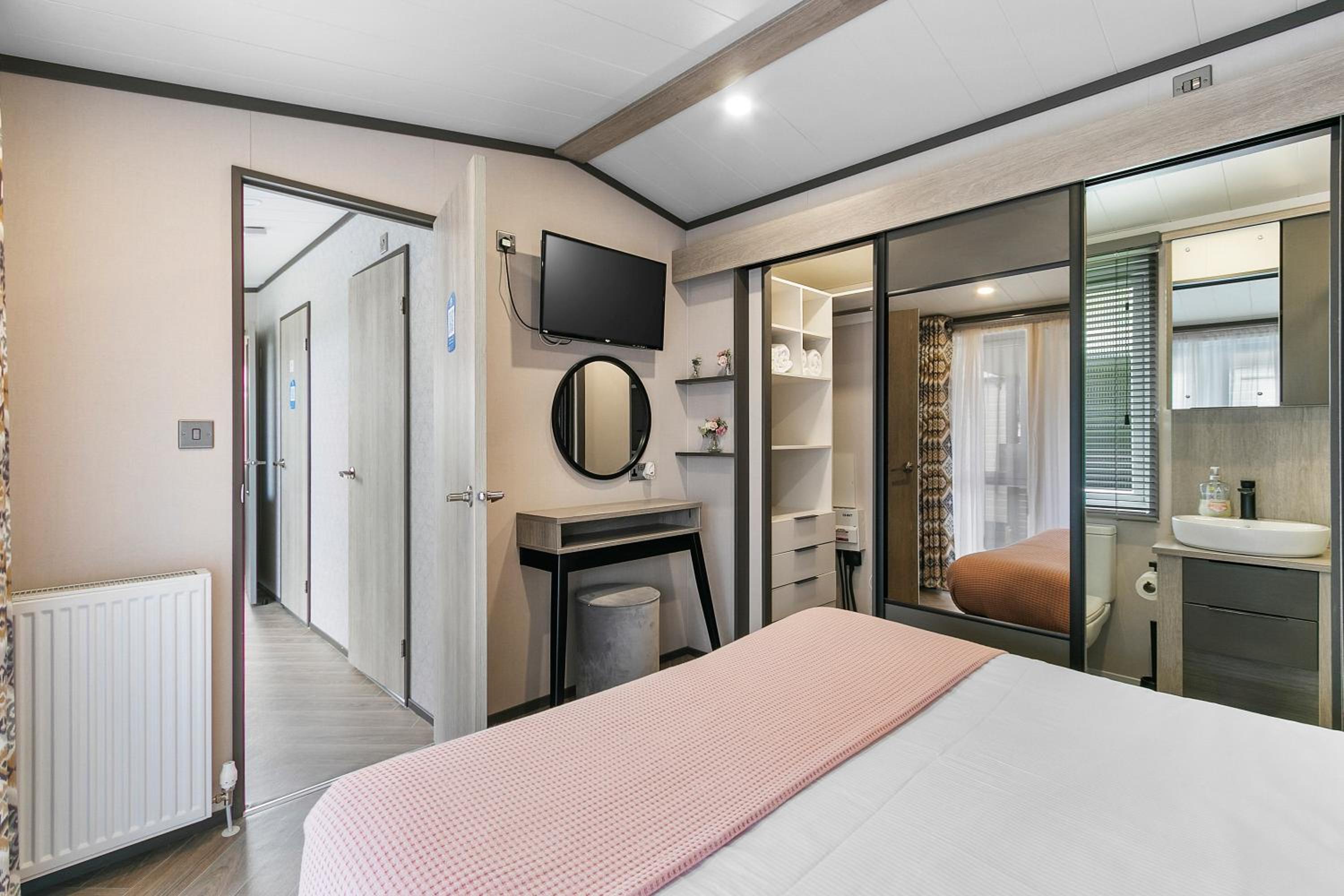 Arranview Lochside Pods & Lodges all with private Hot-tubs view 3