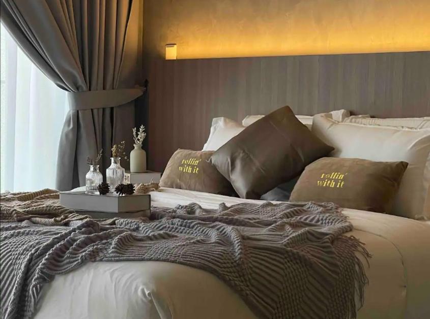 Quill Residence Luxury 3Pax Designer Suite by Hausome