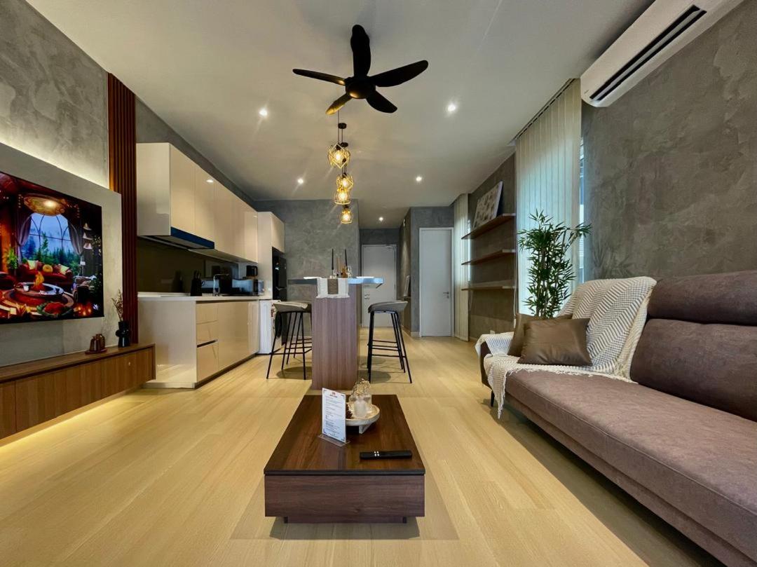 Quill Residence Luxury 3Pax Designer Suite by Hausome