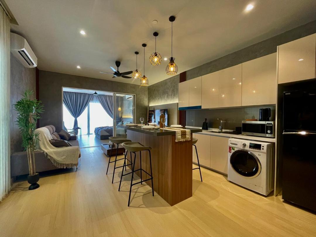 Quill Residence Luxury 3Pax Designer Suite by Hausome