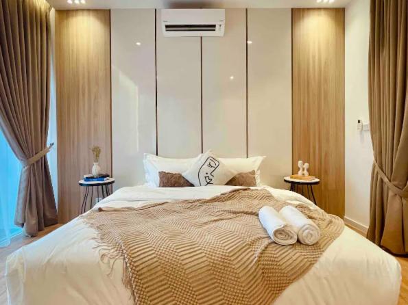 Quill Residence Luxury 3Pax Designer Suite by Hausome