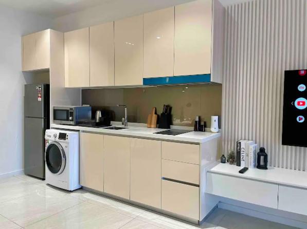 Quill Residence Luxury 3Pax Designer Suite by Hausome