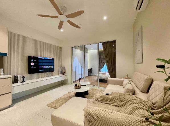 Quill Residence Luxury 3Pax Designer Suite by Hausome