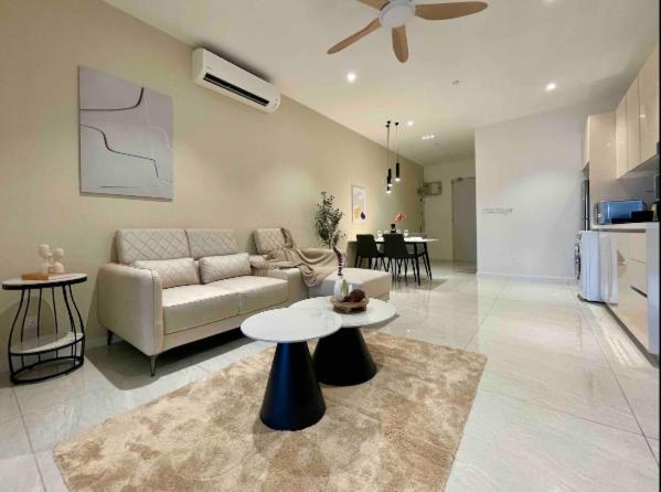 Quill Residence Luxury 3Pax Designer Suite by Hausome