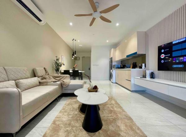 Quill Residence Luxury 3Pax Designer Suite by Hausome