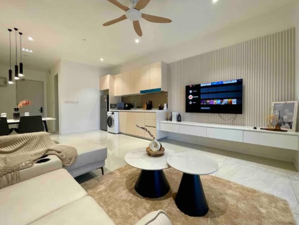Quill Residence Luxury 3Pax Designer Suite by Hausome